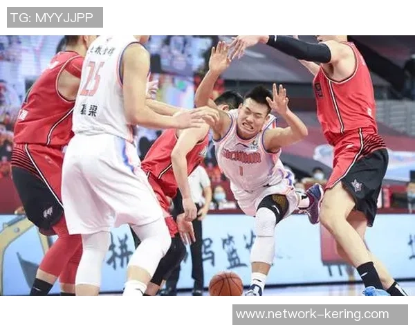 四川男篮迎战深圳队全力争胜期待精彩对决展现篮球魅力与团队精神